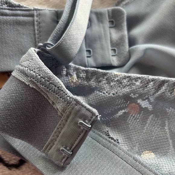 Victoria's Secret Gray Lace Bra with Adjustable Straps - Picture 8 of 16